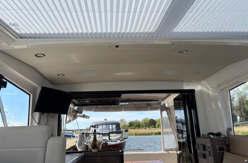 Sealine C330
