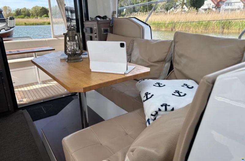 Sealine C330