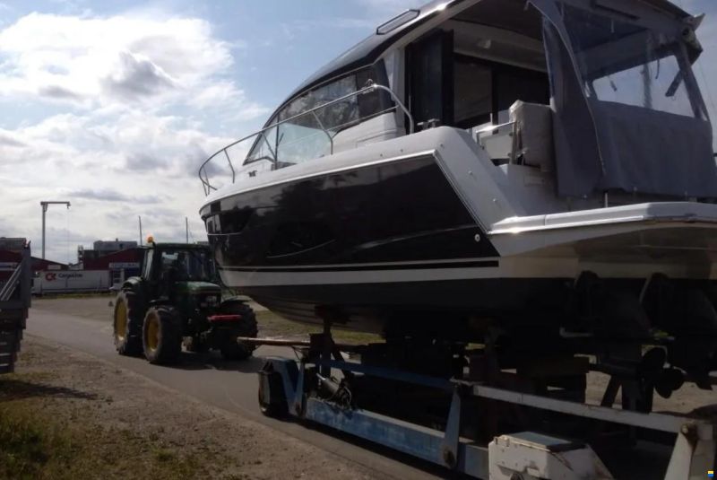 Sealine C330