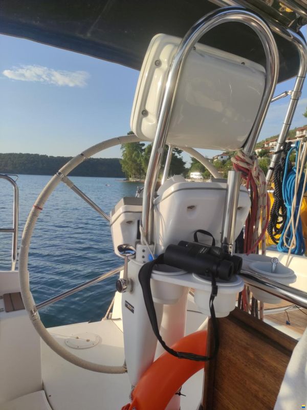 Hunter Marine 36