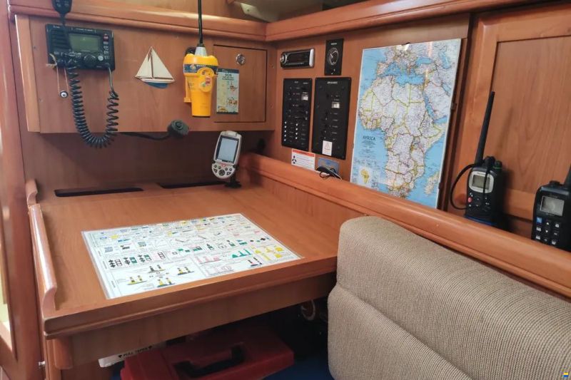 Hunter Marine 36