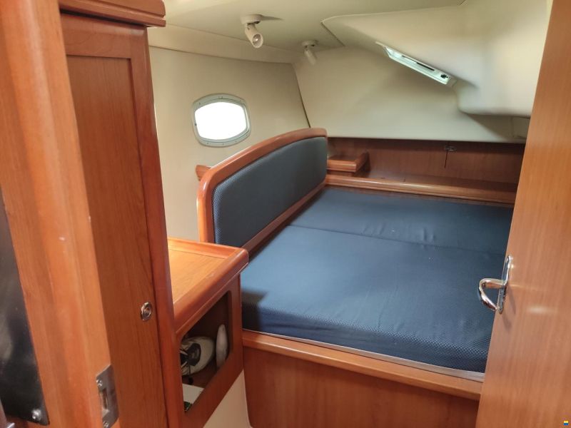 Hunter Marine 36