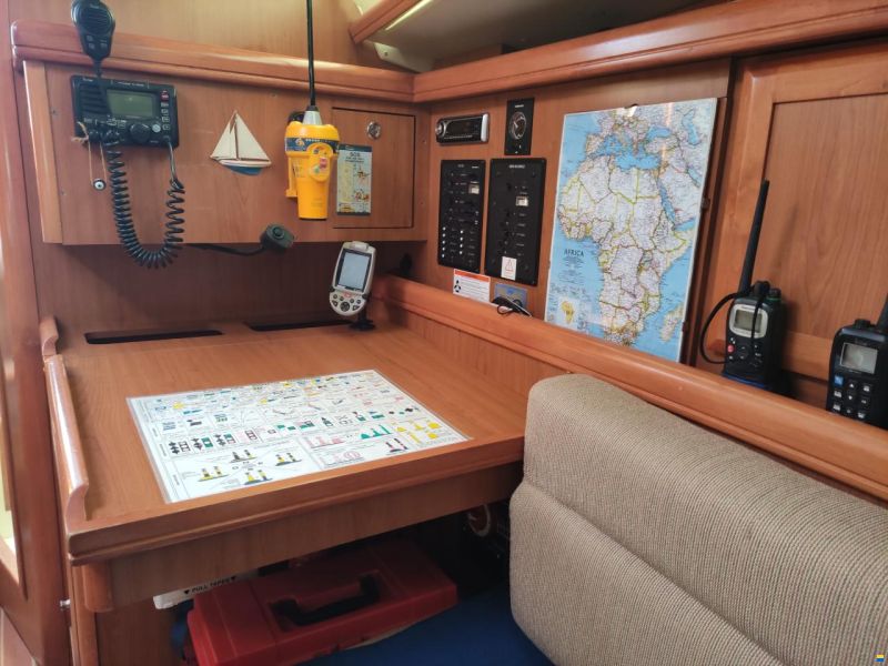 Hunter Marine 36