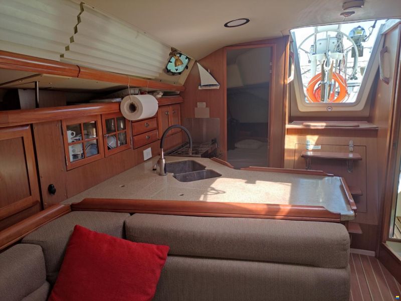 Hunter Marine 36