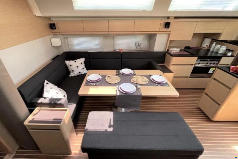Hanse 548