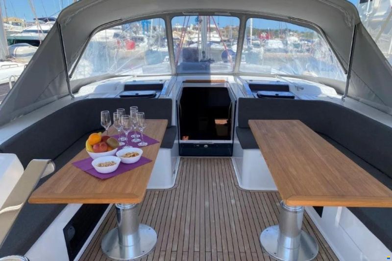 Hanse 548