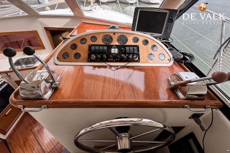 Riviera 33 Flybridge