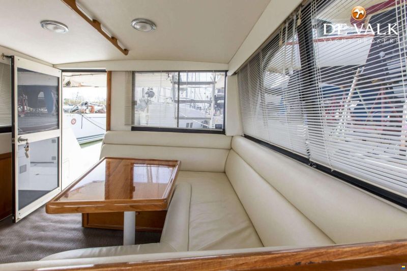 Riviera 33 Flybridge