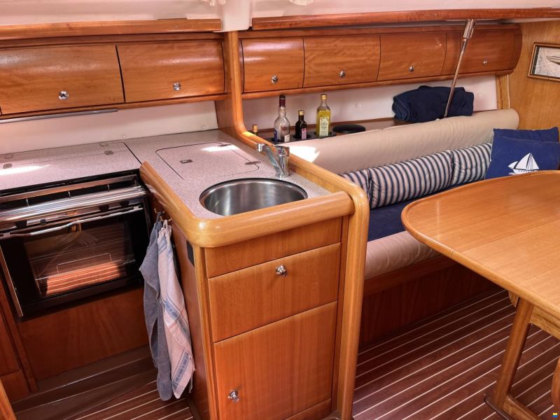 Bavaria 32