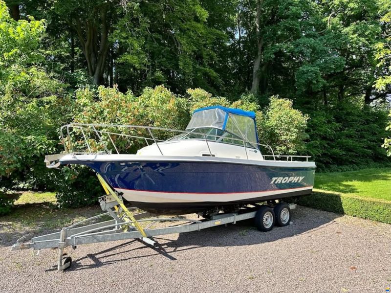 Bayliner Trophy