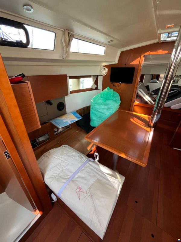 Beneteau OCEANIS 38.1