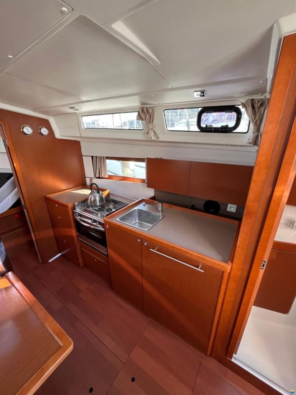 Beneteau OCEANIS 38.1