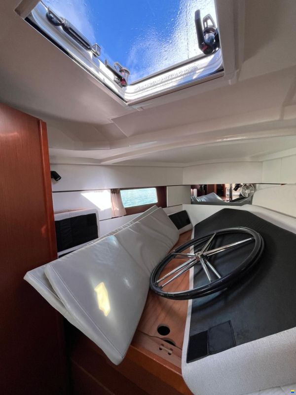 Beneteau OCEANIS 38.1