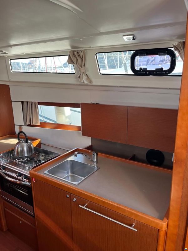 Beneteau OCEANIS 38.1