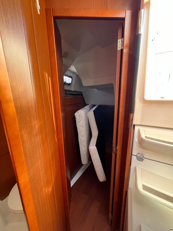 Beneteau OCEANIS 38.1