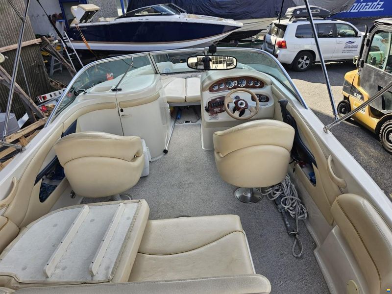 Sea Ray 210 Sundeck Bowrider
