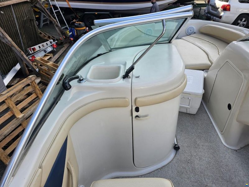 Sea Ray 210 Sundeck Bowrider
