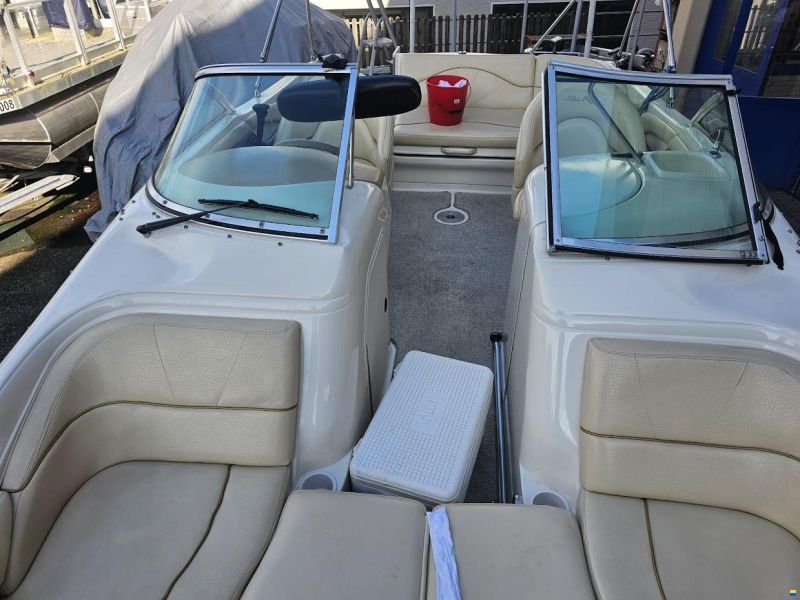 Sea Ray 210 Sundeck Bowrider