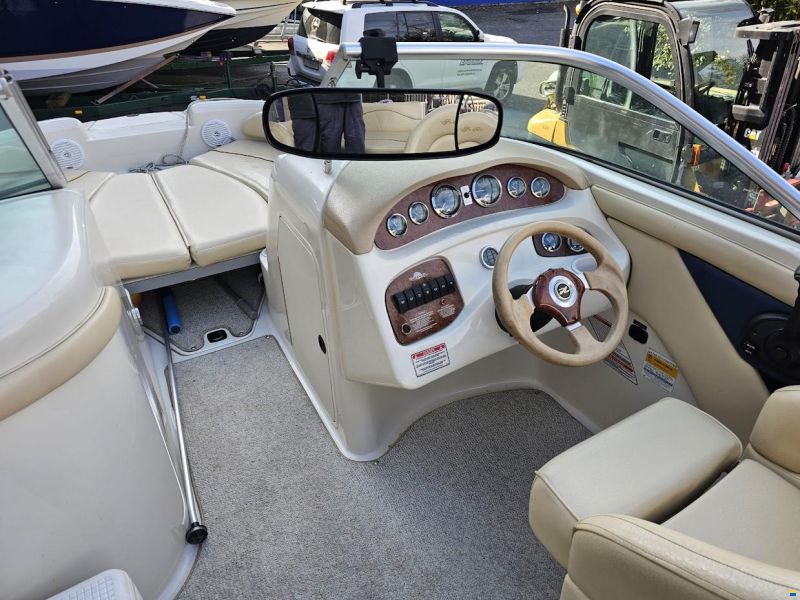 Sea Ray 210 Sundeck Bowrider