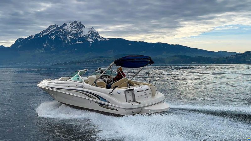 Sea Ray 210 Sundeck Bowrider