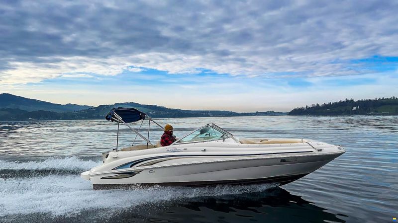 Sea Ray 210 Sundeck Bowrider