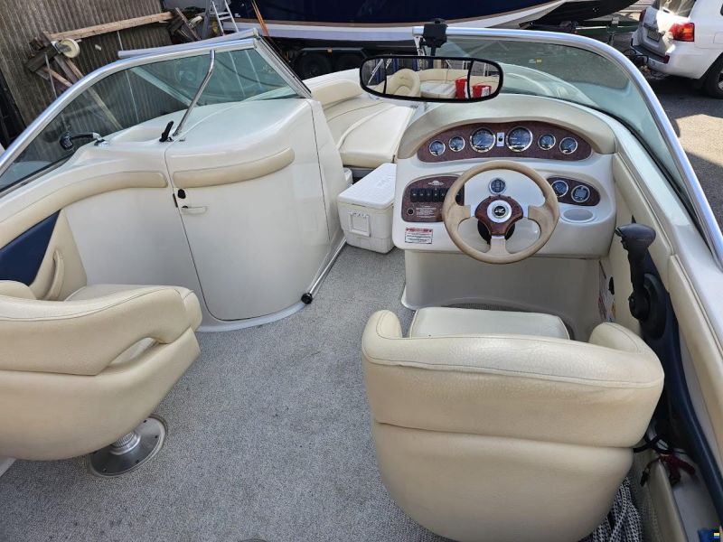 Sea Ray 210 Sundeck Bowrider