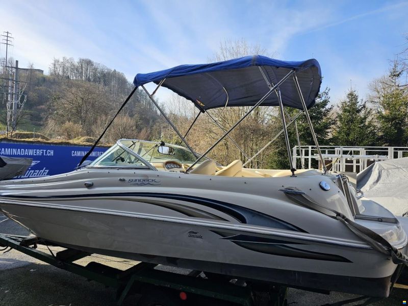 Sea Ray 210 Sundeck Bowrider