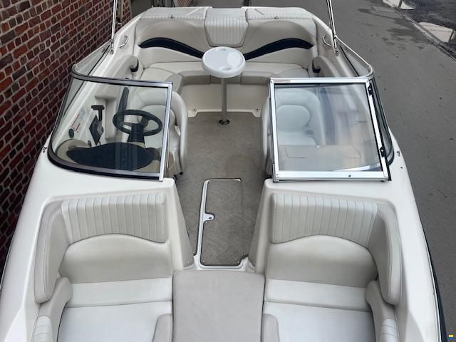 Glastron GXL235