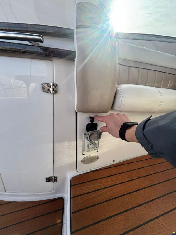 Four Winns Vista 318