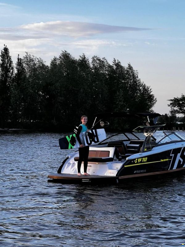 Four Winns TS 242