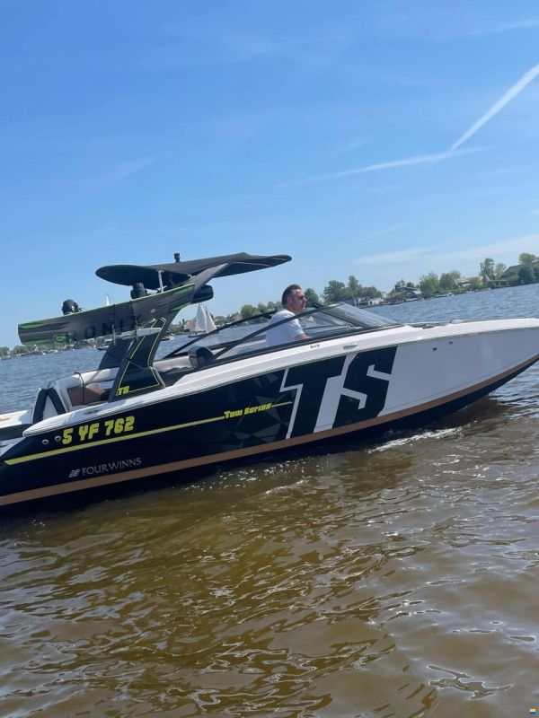 Four Winns TS 242