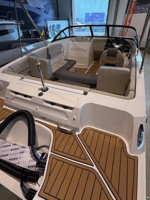 Bayliner VR4 Bowrider Outboard mit 115PS