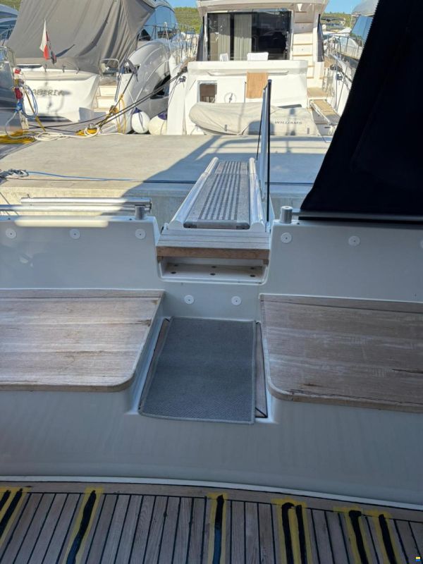 Ferretti Altura 52S