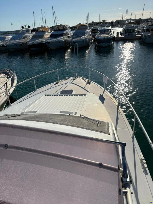 Ferretti Altura 52S