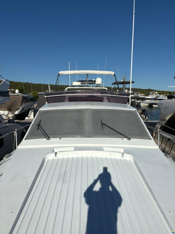 Ferretti Altura 52S