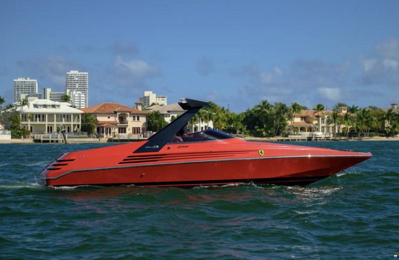 Riva Ferrari 32