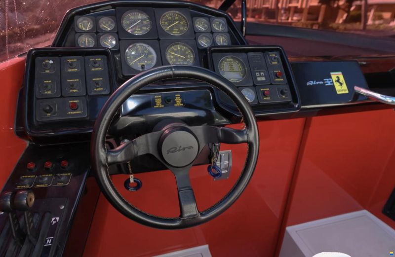 Riva Ferrari 32