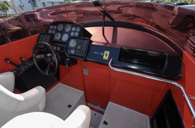 Riva Ferrari 32