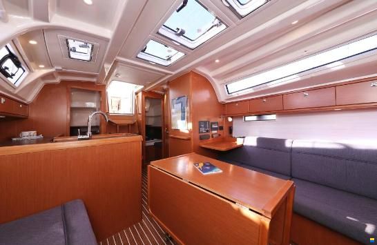 Bavaria Cruiser 37