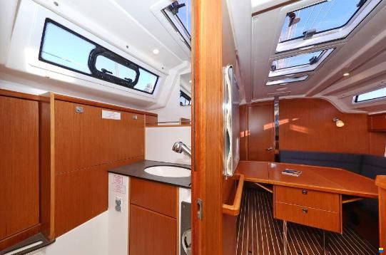 Bavaria Cruiser 37