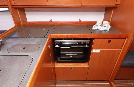 Bavaria Cruiser 37