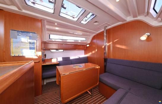 Bavaria Cruiser 37