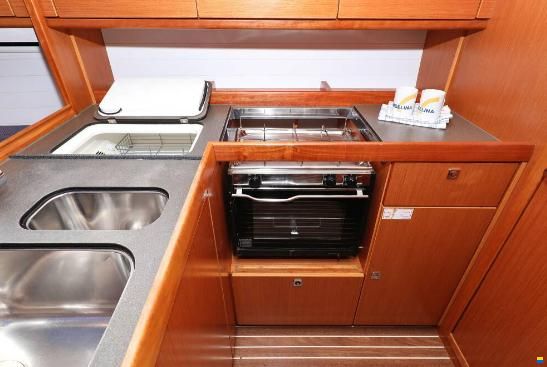 Bavaria Cruiser 37
