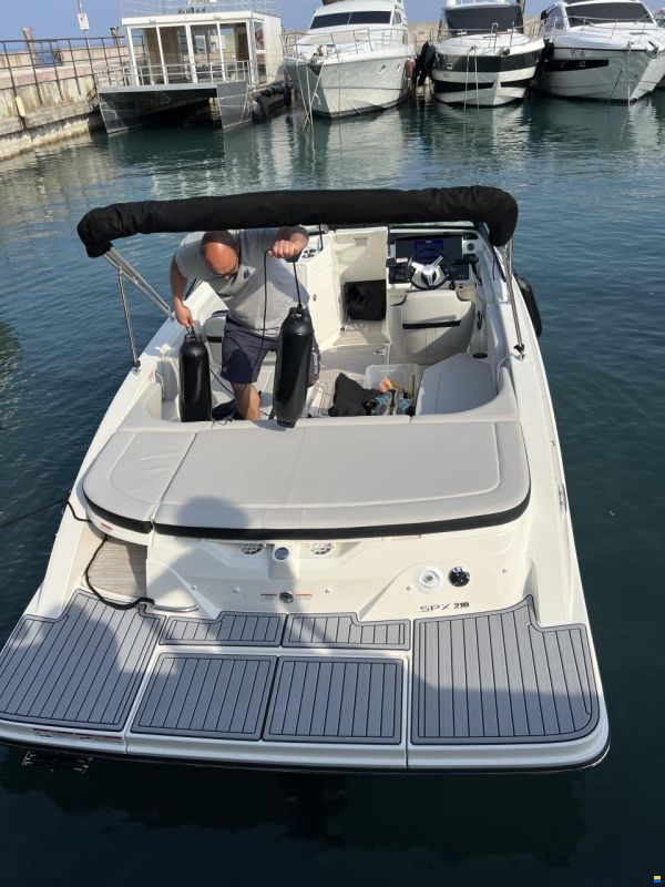 Sea Ray 210 SPXE