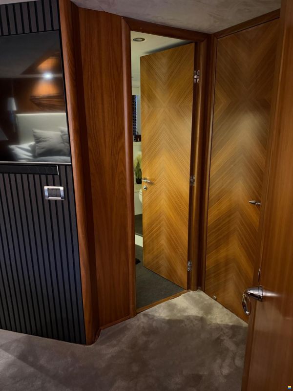Sunseeker Predator 82