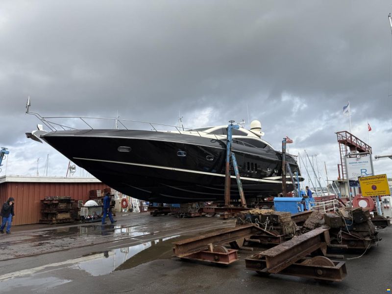 Sunseeker Predator 82