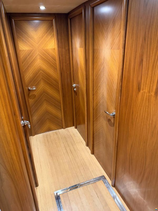Sunseeker Predator 82