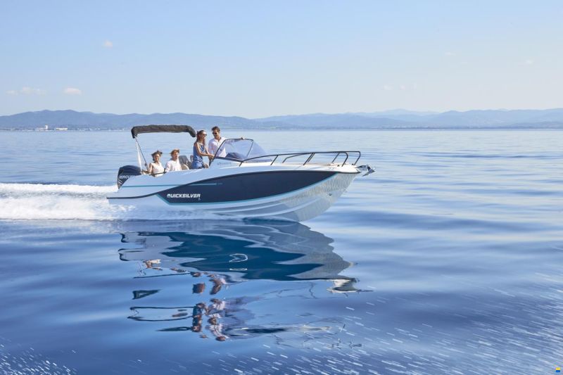 Quicksilver Activ 675 Sundeck