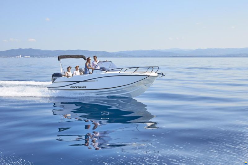 Quicksilver Activ 675 Sundeck