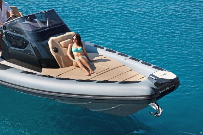 Ranieri SPLENDIDO GOMMONE RANIERI CAYMAN 38 EXEC